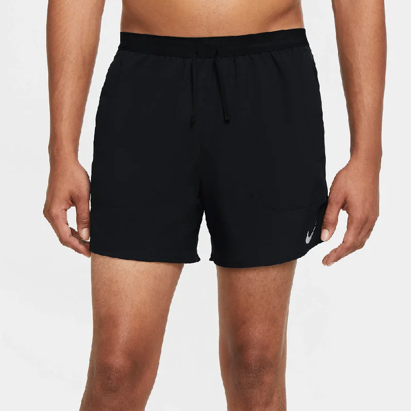 Men's adjustable - length convertible shorts for versatile useMen's Nike Dri-FIT Stride 5" Shorts