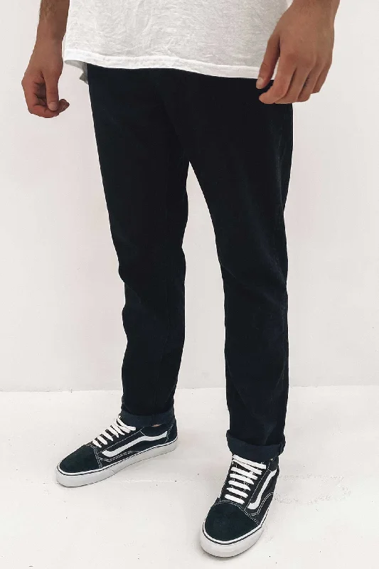 Men's Straight Leg Raw Denim Jeans for a Minimalist and Durable OptionA 90s Relaxed Jean Dark City Jet Black