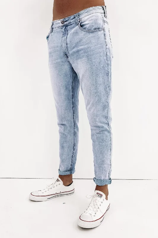 Men's Jeans with a Frayed Hem for a Casual and Effortless StyleA1 Soho Jean Demo Blue