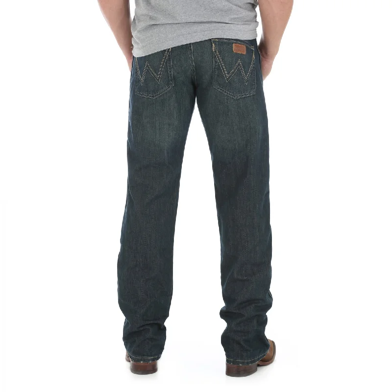 Men's High - Waisted Jeans in a Medium Wash for a Vintage - Style RevivalWrangler Worn Bark Retro Jean