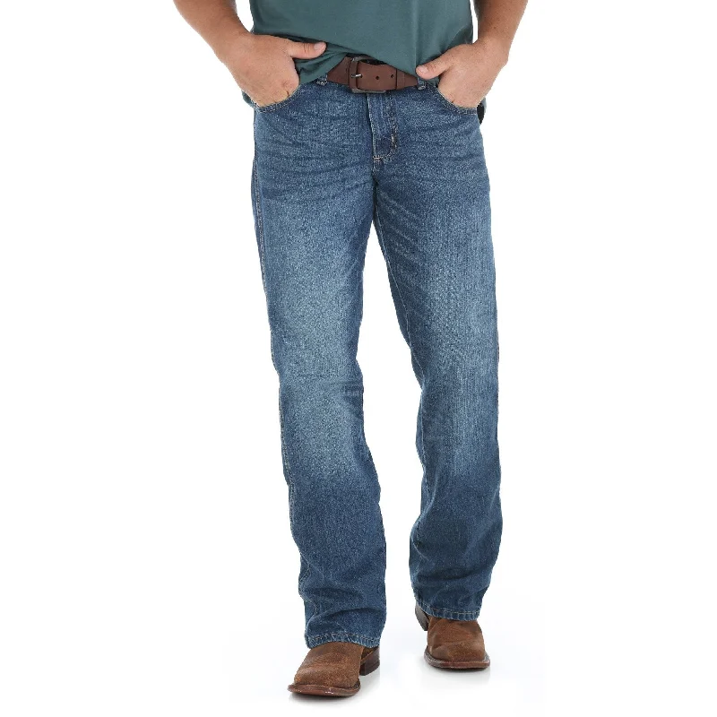 Men's Cargo Jeans with Multiple Pockets for a Practical and Outdoor - Friendly LookWrangler Retro Relaxed Boot Jean