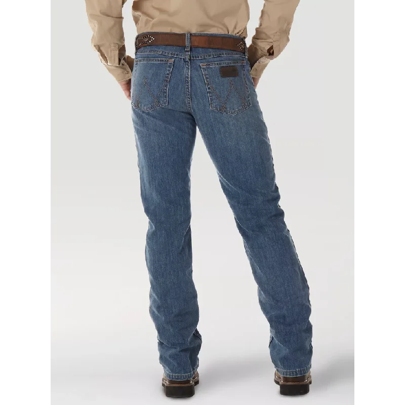 Men's Jeans with a Frayed Hem for a Casual and Effortless StyleWrangler 02 Competition Slim Payson