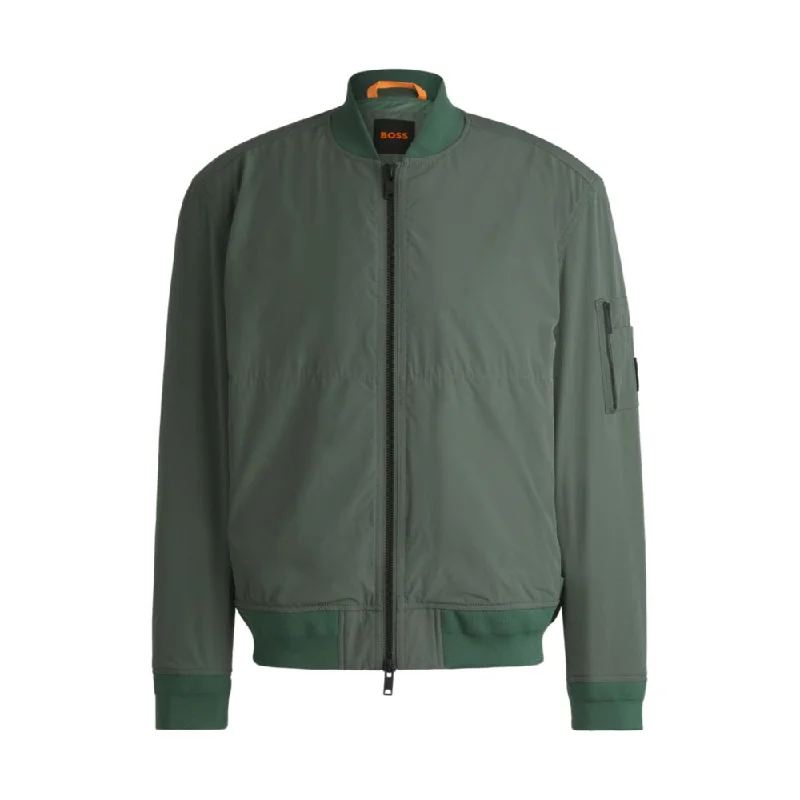 Color - Blocked Men Jackets for a Fashion - Forward LookWater-repellent jacket with zipped sleeve pocket